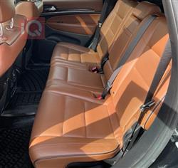 جیپ گراند شیرۆکی